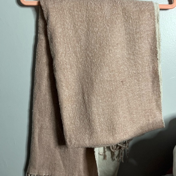 H&M scarf!💛🧡 - Picture 4 of 4